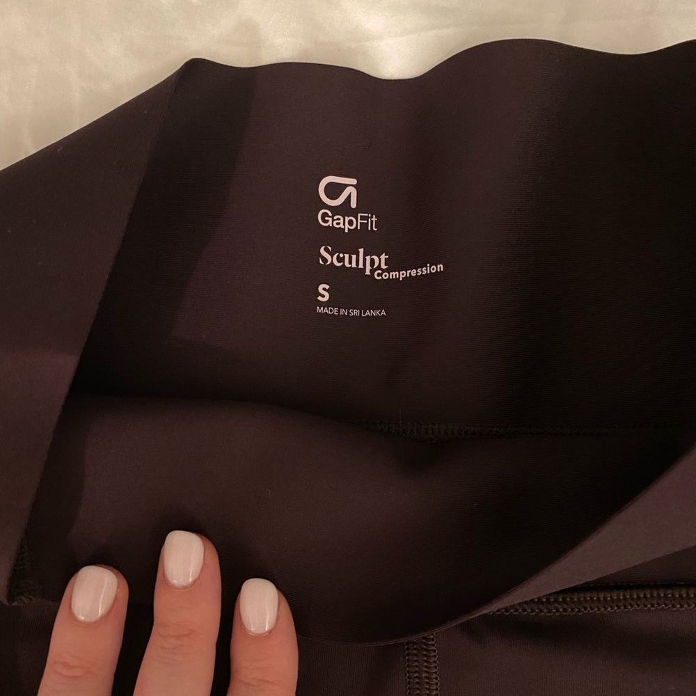 gap fit sculpt workout legging in burgundy